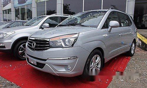 Ssangyong Korando Turismo MT  2016 - Cần bán xe Ssangyong Korando Turismo MT đời 2016, màu bạc, xe nhập