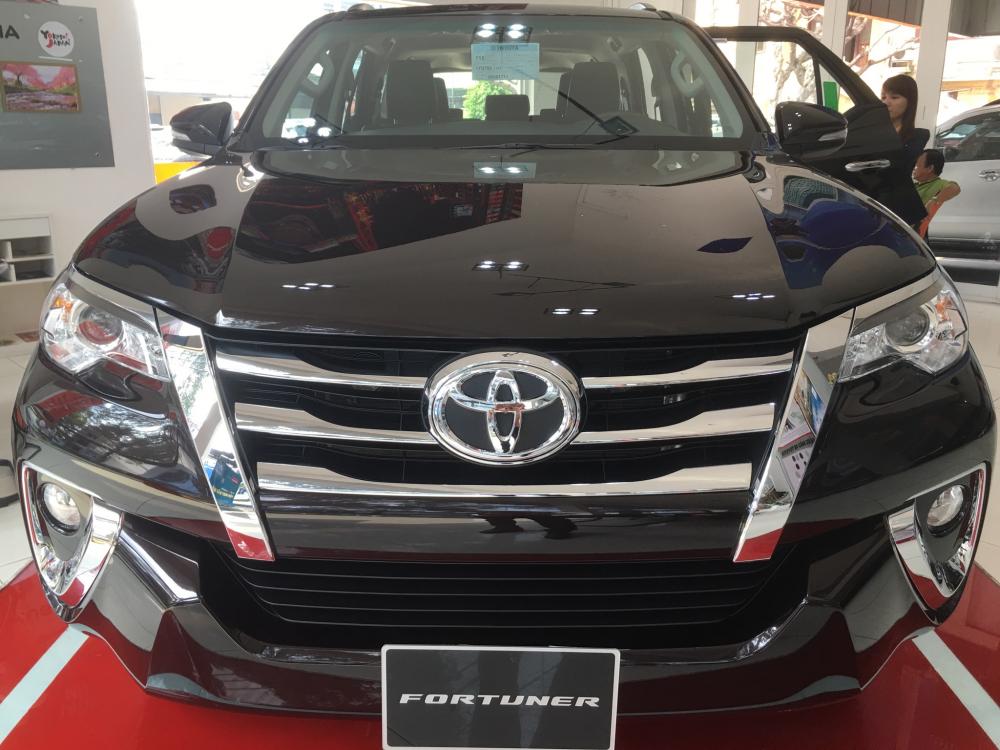 Toyota Fortuner 2.7V (4x2) 2017 - Bán Toyota Fortuner 2.7 4x2AT, nhập khẩu nguyên chiếc, xe giao ngay