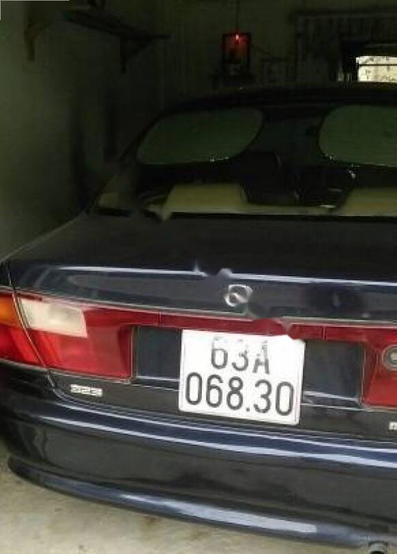 Mazda 323 1.6 MT 2000 - Cần bán lại xe Mazda 323 1.6 MT năm 2000, màu đen xe gia đình, giá 140tr