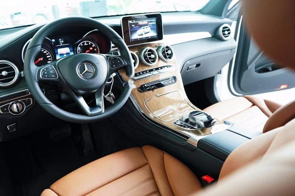 Mercedes-Benz GLK Class GLC 250 4Matic 2017 - Bán ô tô Mercedes GLC 250 4Matic đời 2017, màu đen, nhập khẩu