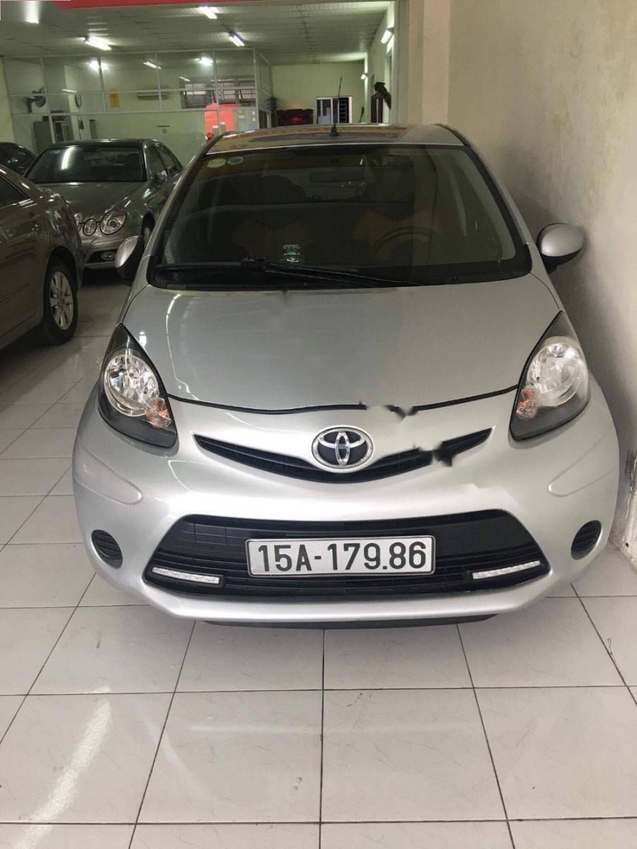 Toyota Aygo 1.0 AT 2012 - Cần bán Toyota Aygo 1.0 AT đời 2012, màu bạc, xe nhập số tự động