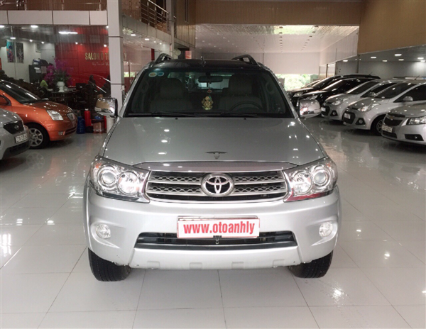 Toyota Fortuner 2010 - Cần bán xe Toyota Fortuner đời 2010, màu bạc, số sàn