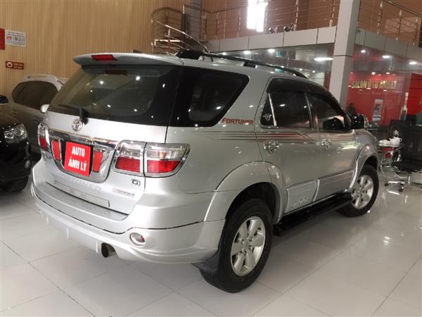 Toyota Fortuner 2010 - Cần bán xe Toyota Fortuner đời 2010, màu bạc, số sàn