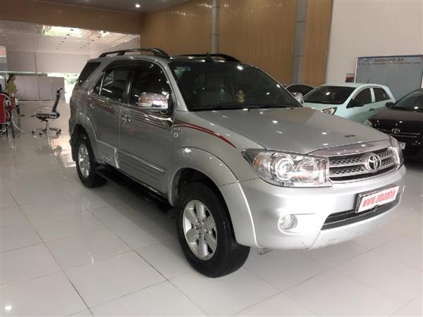 Toyota Fortuner 2010 - Cần bán xe Toyota Fortuner đời 2010, màu bạc, số sàn