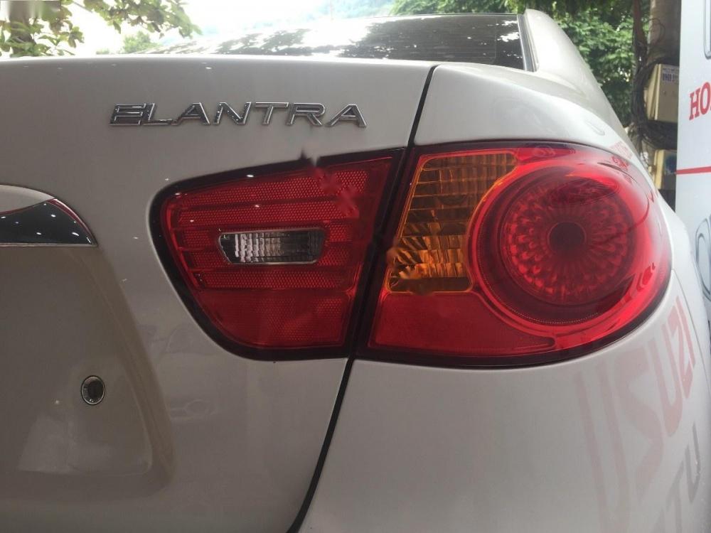 Hyundai Elantra 2011 - Cần bán xe Hyundai Elantra đời 2011, màu trắng