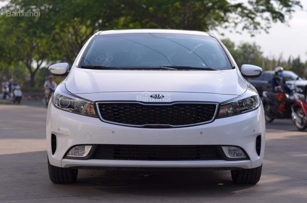 Kia Cerato 1.6AT  2018 - Bán Kia Cerato 1.6AT 2018 bản nâng cấp thể thao. Hỗ trợ trả góp lãi suất thấp, trả trước chỉ từ 140tr đồng