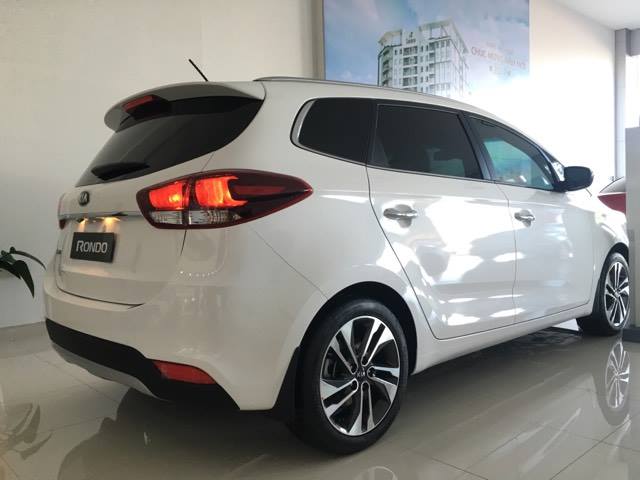 Kia Rondo 2.0 GMT 2019 - Bán xe Kia Rondo 2.0 GMT đời 2019, màu trắng, giá 585 triệu _ LH 0974.312.777