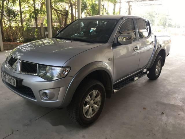 Mitsubishi Triton GLS 2009 - Bán xe Mitsubishi Triton GLS đời 2009, màu bạc số sàn, giá chỉ 295 triệu