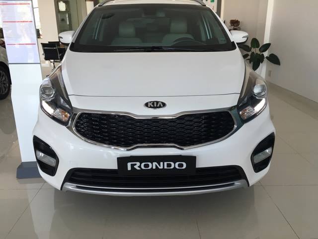 Kia Rondo 2.0 GMT 2019 - Bán xe Kia Rondo 2.0 GMT đời 2019, màu trắng, giá 585 triệu _ LH 0974.312.777