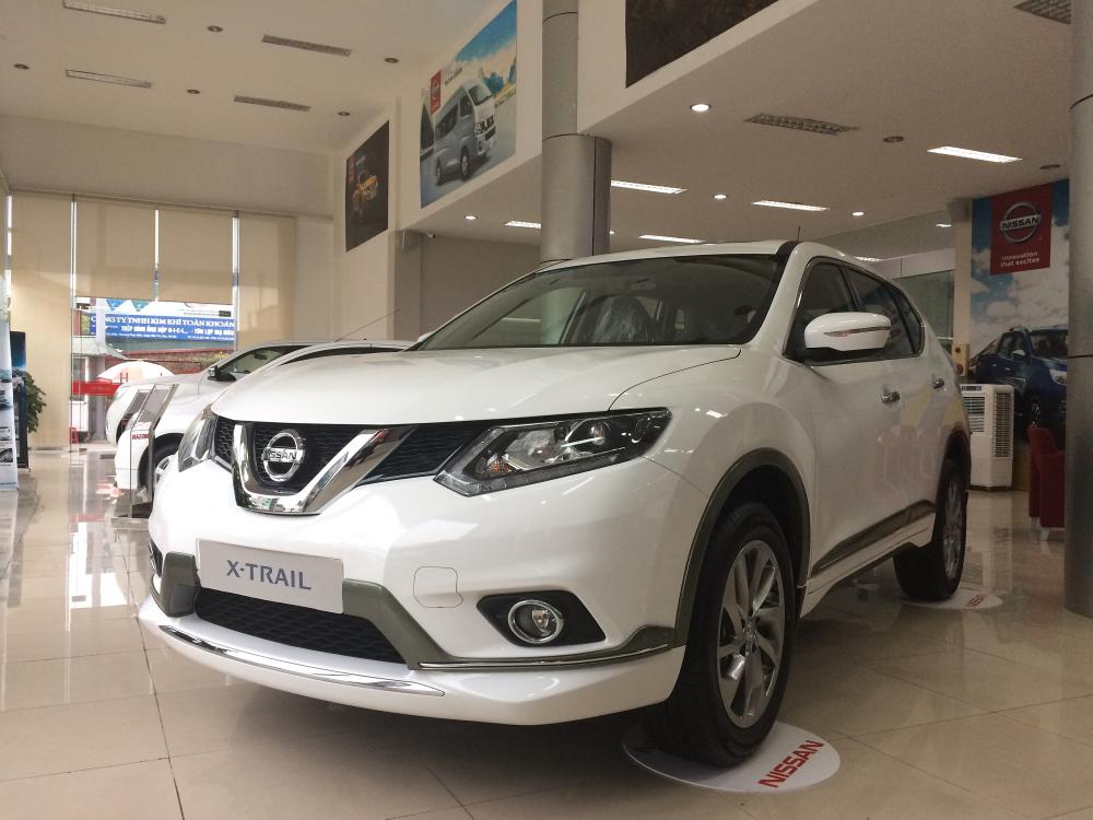 Nissan X trail 2.0 SL 2017 - Bán xe Nissan X-Trail 2.0 SL trắng Ngọc Trinh, giá siêu tốt, gọi ngay: 098.590.4400