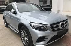 Chrysler 300 2017 - Bán xe Mercedes GLC 300 2017 màu Bạc siêu lướt 6.800km giá cực rẻ