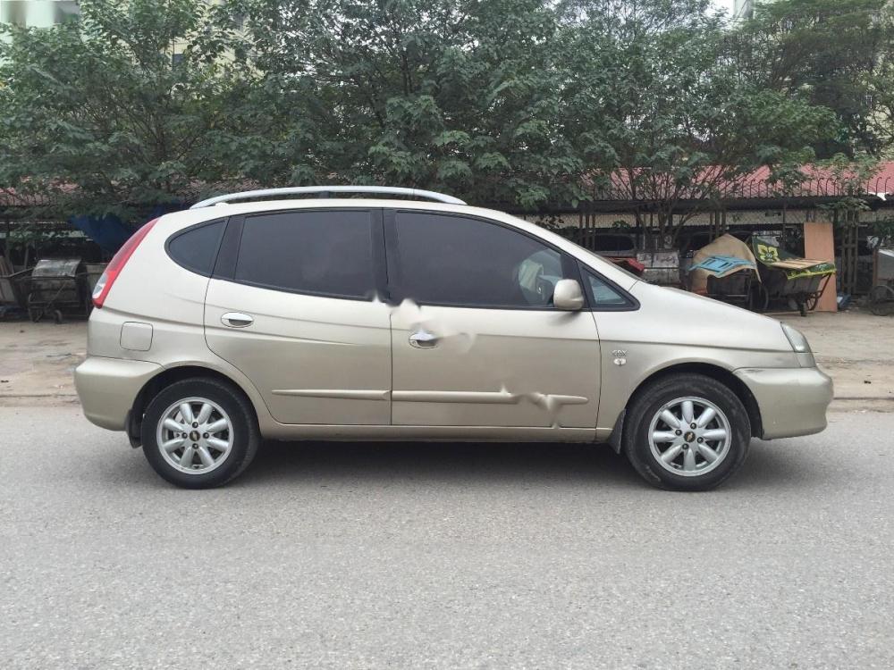 Chevrolet Vivant 2.0 2010 - Cần bán Chevrolet Vivant 2.0 đời 2010, màu vàng số sàn