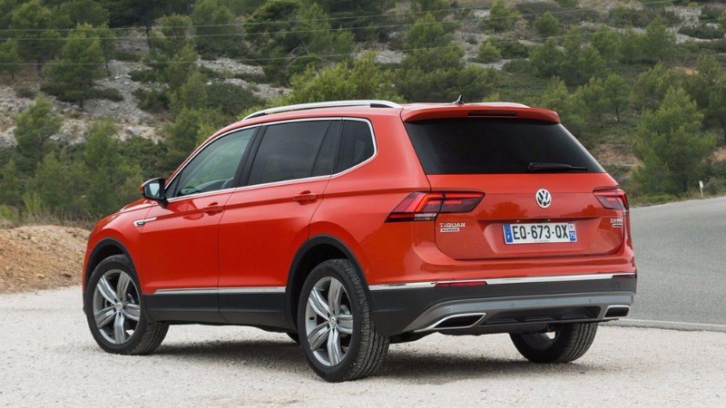 Volkswagen Tiguan 2017 - Bán Volkswagen Tiguan đời 2017, màu đỏ, nhập khẩu nguyên chiếc