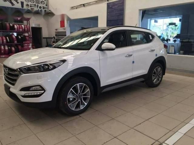 Hyundai Santa Fe 2017 - Cần bán xe Hyundai Santa Fe đời 2017, màu trắng