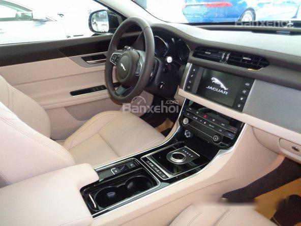 Jaguar XF 2017 - Bán xe Jaguar XF Pure 2017 màu đen, màu đen, xe giao ngay, khuyến mãi giá tốt nhất - 0918842662