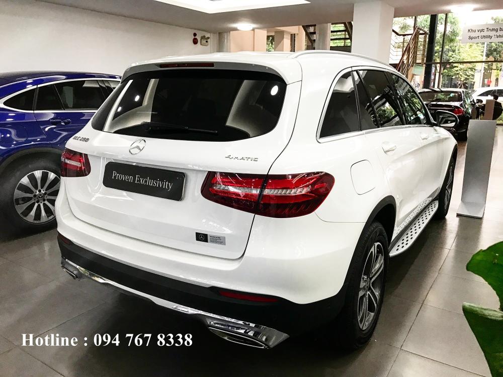 Mercedes-Benz Smart GLC250 2017 - Cần bán xe Mercedes GLC250 sản xuất năm 2017, màu trắng