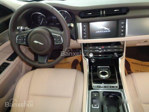 Jaguar XF 2017 - Bán xe Jaguar XF Pure 2017 màu đen, màu đen, xe giao ngay, khuyến mãi giá tốt nhất - 0918842662