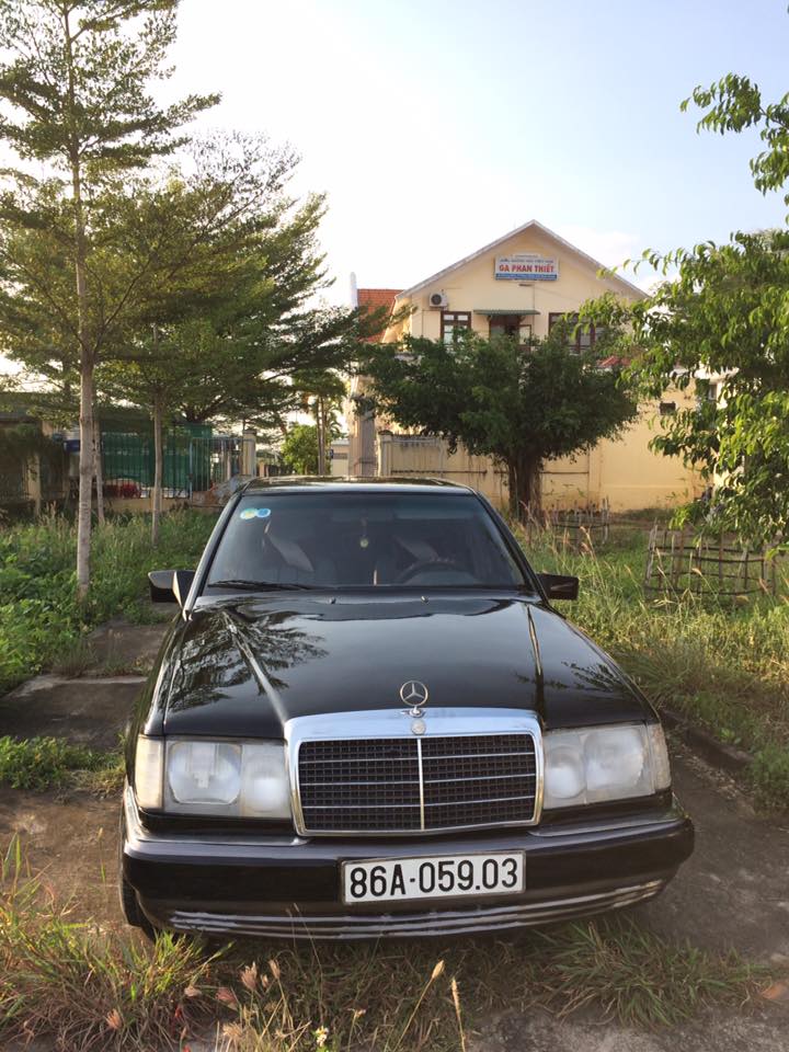 Mercedes-Benz E class AT 1990 - Xe Mercedes đời 1990, màu đen, nhập khẩu số tự động, giá tốt