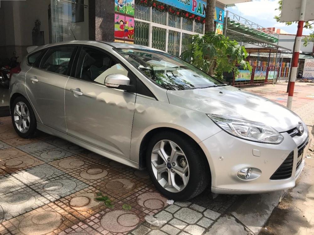 Ford Focus S 2.0 AT 2013 - Bán Ford Focus đời 2013, màu bạc số tự động