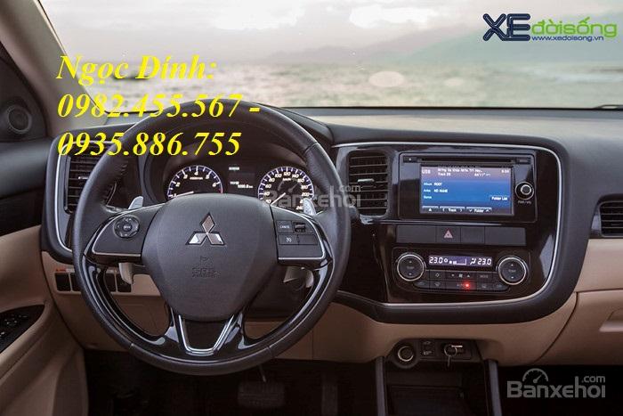 Mitsubishi Stavic 2.0 CVT 2017 - Khuyến mãi Outlander Đà Nẵng, Outlander giá sốc Đà Nẵng, giá xe Outlander 2017 Đà Nẵng