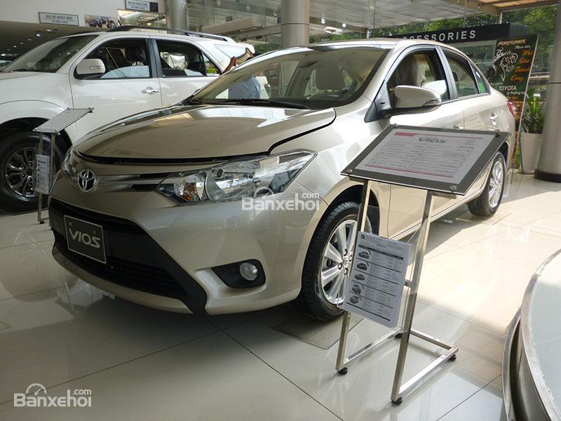 Toyota Vios 1.5E 2017 - Bán Toyota Vios 1.5E số sàn, ưu đãi giá, tặng phụ kiện, hỗ trợ vay 95% giá trị xe