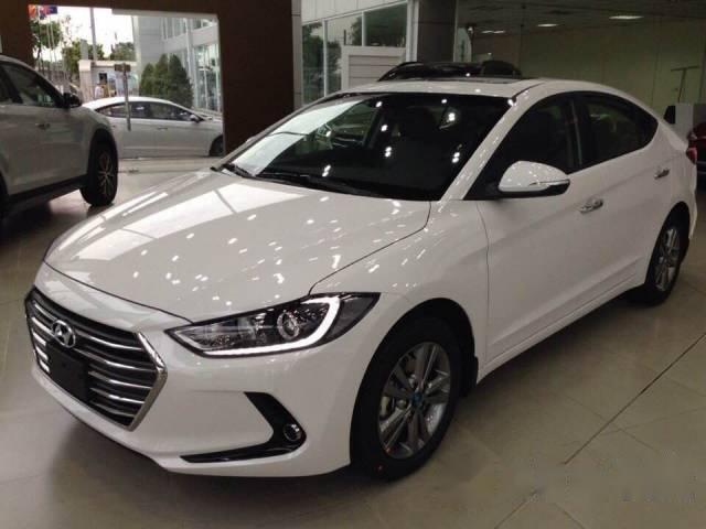 Hyundai Elantra   2017 - Cần bán Hyundai Elantra đời 2017, màu trắng