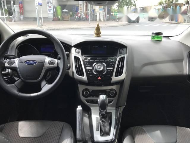 Ford Focus 2013 - Bán xe Ford Focus đời 2013, màu bạc  