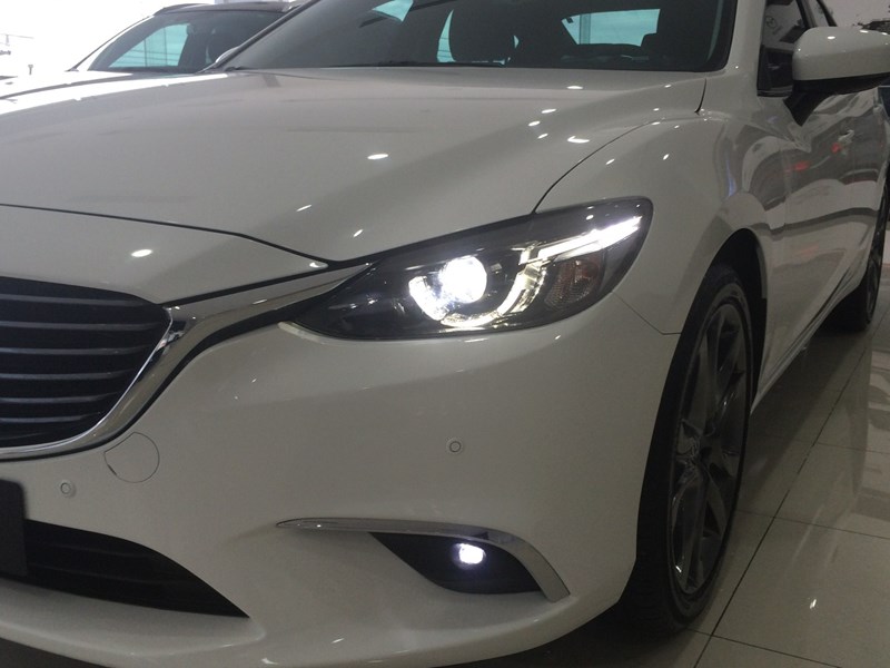 Mazda 6 2016 - Bán ô tô Mazda 6 đời 2016, màu trắng, nhập khẩu nguyên chiếc, giá tốt