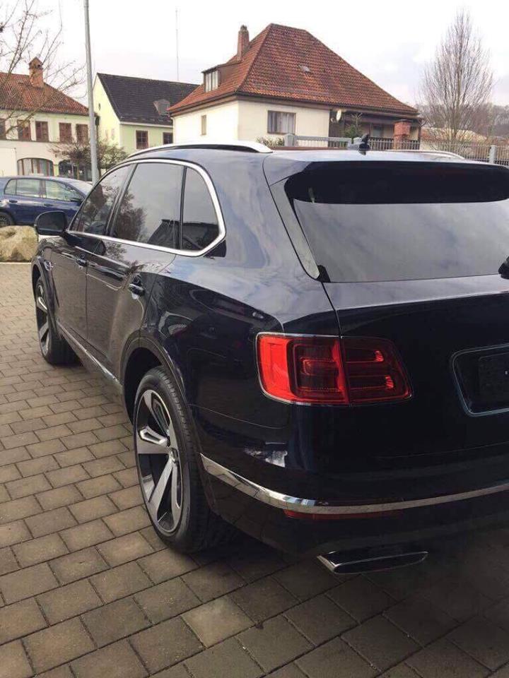 Bentley Bentayga 2017 - Cần bán Bentley Bentayga đời 2017, màu đen, xe nhập