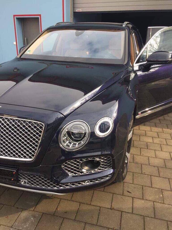 Bentley Bentayga 2017 - Cần bán Bentley Bentayga đời 2017, màu đen, xe nhập