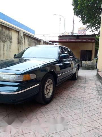 Ford Crown victoria 1995 - Cần bán lại xe Ford Crown Victoria đời 1995, giá 125tr