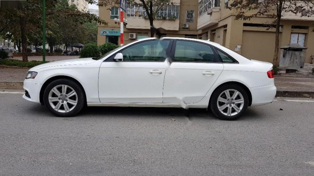 Audi A4   2.0T 2010 - Cần bán xe Audi A4 2.0T sản xuất 2010, màu trắng, nhập khẩu nguyên chiếc, giá tốt