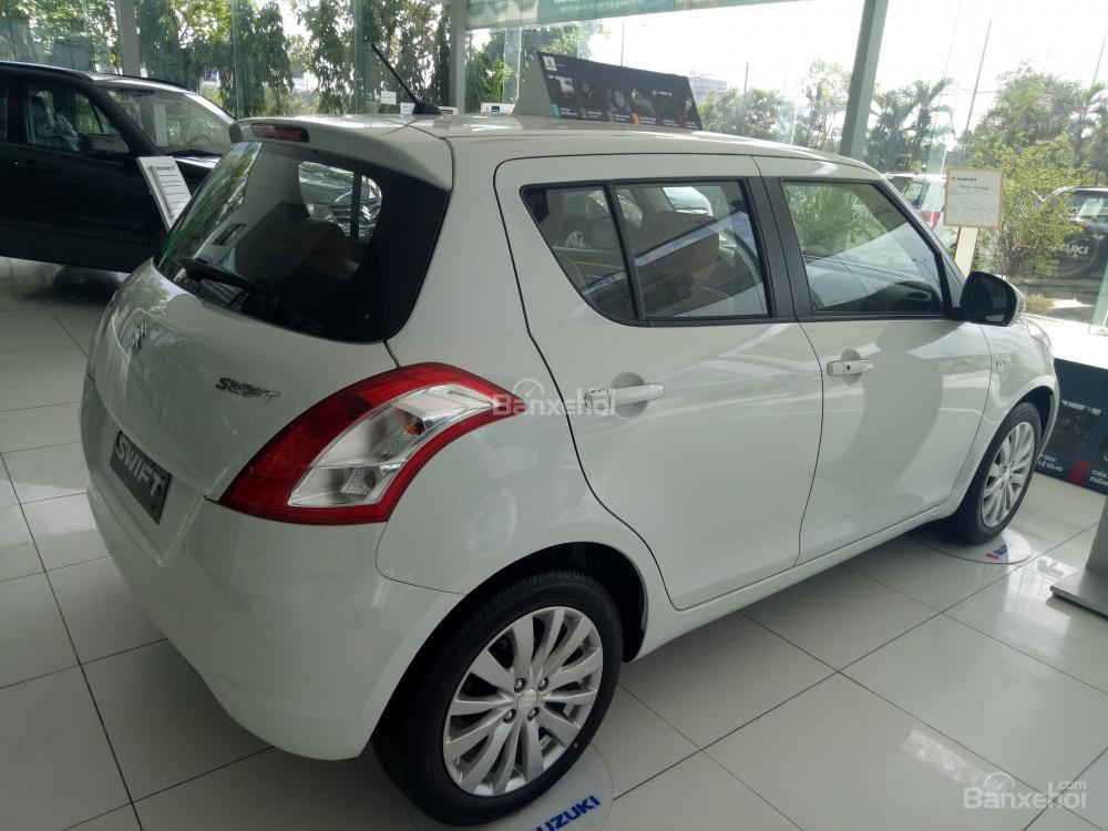 Suzuki Swift RS 2017 - Bán Suzuki Swift đời 2017, màu trắng, giá tốt KM lên tới 60 trong tháng 1 - LH: 0985547829