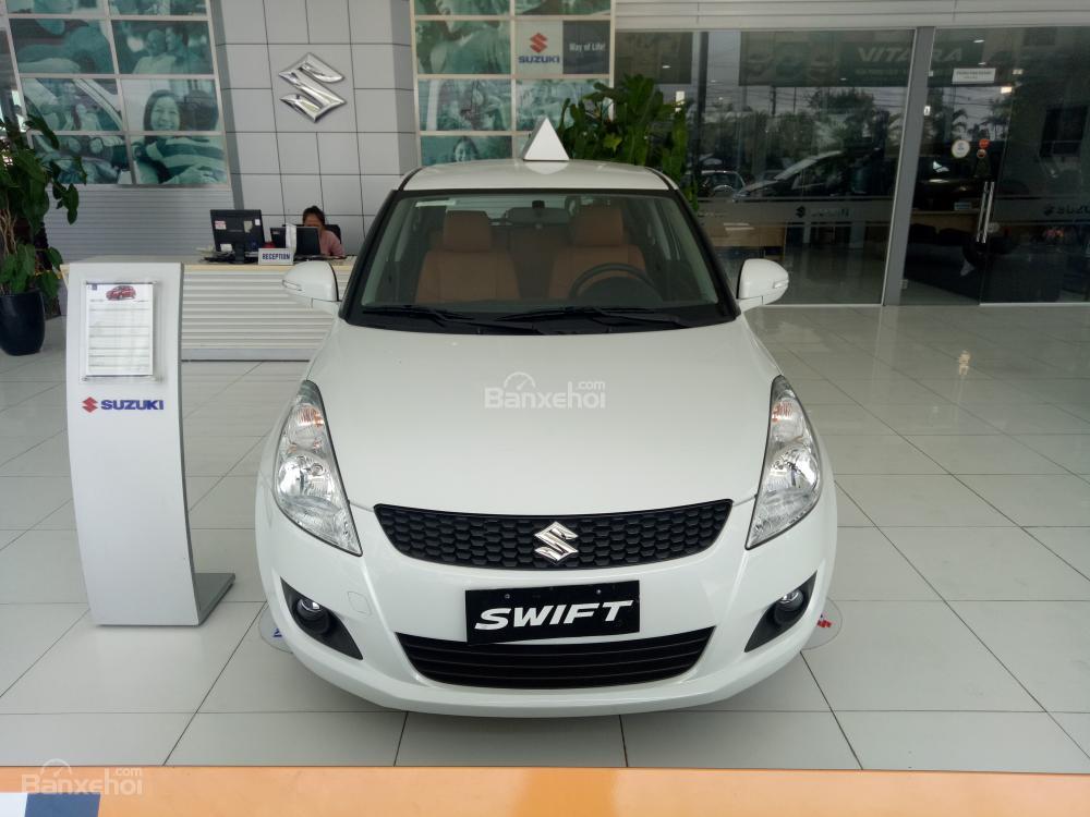 Suzuki Swift RS 2017 - Bán Suzuki Swift đời 2017, màu trắng, giá tốt KM lên tới 60 trong tháng 1 - LH: 0985547829