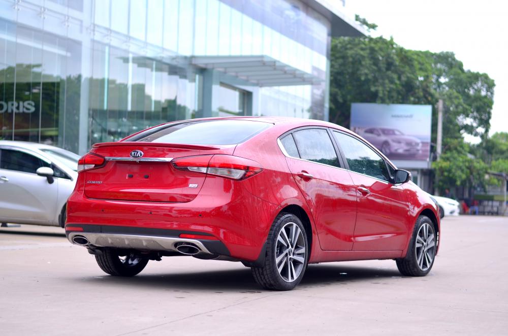 Kia Cerato AT 2017 - Bán xe Kia giá ưu đãi 2018 hỗ trợ vay vốn lãi suất thấp. Giao xe ngay