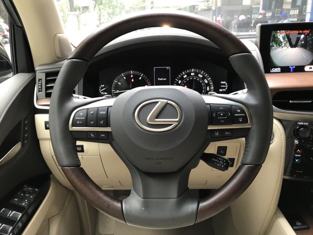 Lexus LX 570 2017 - Bán Lexus LX570 màu vàng cát, nhập Mỹ 2018, giao xe ngay, giấy tờ trao tay