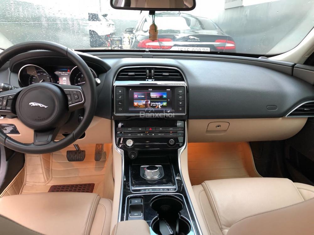 Jaguar 2015 - Cần bán xe Jaguar XE Prestige đời 2016, màu trắng, xe còn bảo hành, gọi 0932222253