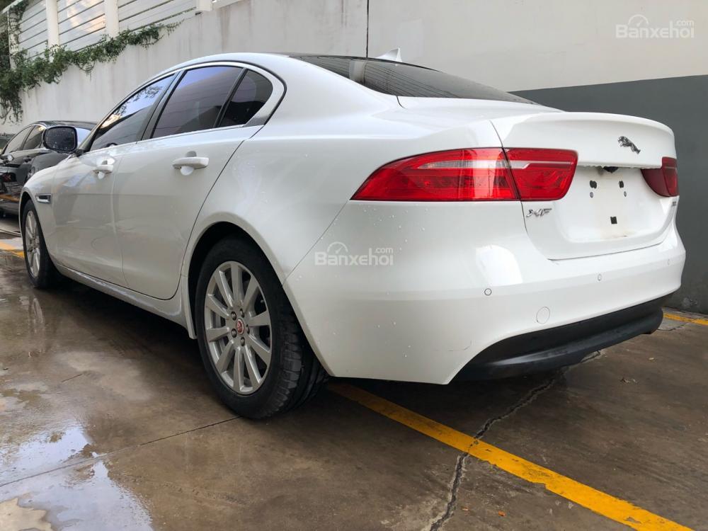 Jaguar 2015 - Cần bán xe Jaguar XE Prestige đời 2016, màu trắng, xe còn bảo hành, gọi 0932222253