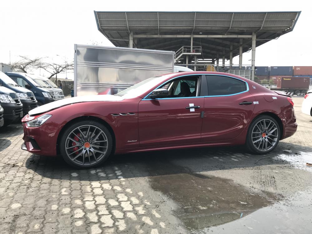 Maserati 2018 - Bán xe Maserati Ghibli chính hãng nhập mới, xe Maserati Ghibli màu đỏ nóc trắng