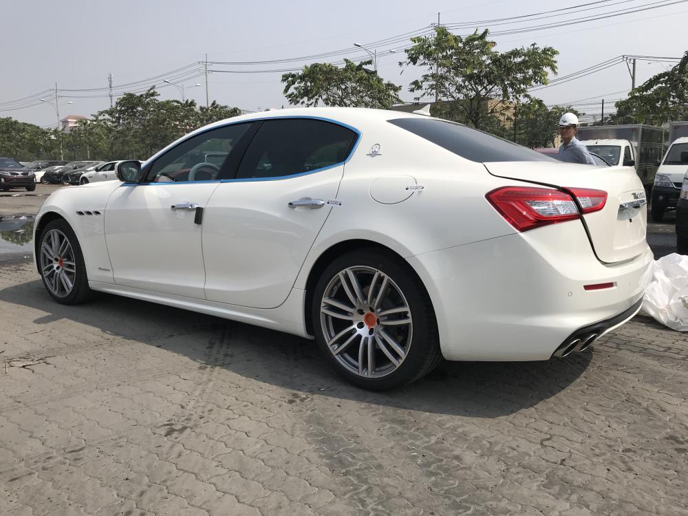 Maserati Sport 2018 - Giá xe Maserati Ghibli Gran Lusso mới, bán Maserati Ghibli Gran Lusso mới giá tốt