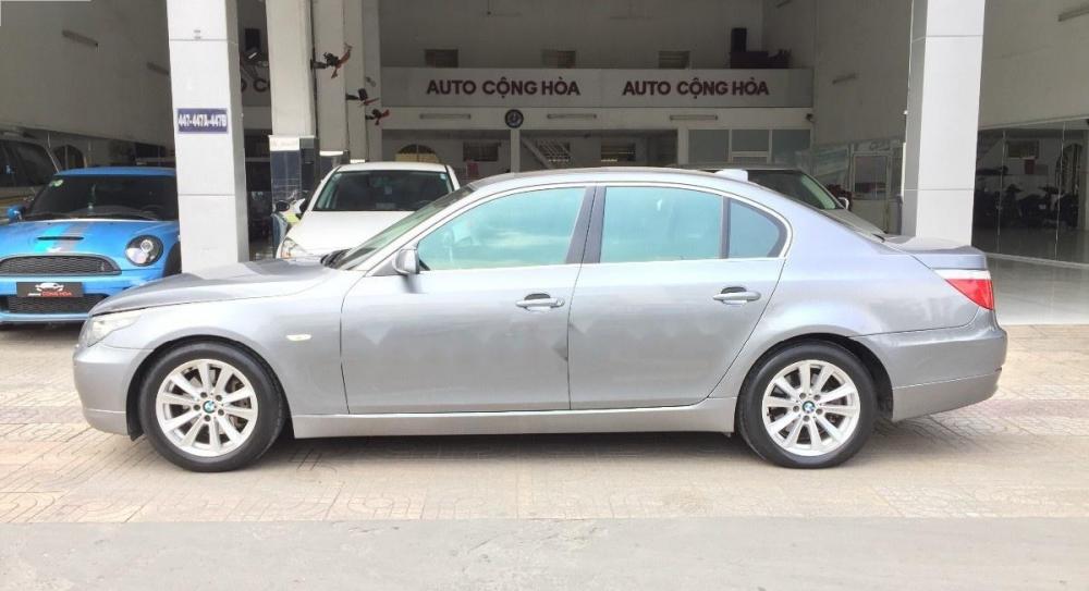 BMW 5 Series 530i 2008 - Cần bán BMW 5 Series 530i đời 2008, màu xám, nhập khẩu nguyên chiếc, giá 619tr