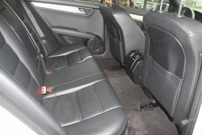 Mercedes-Benz C class C300 2012 - Cần bán gấp Mercedes C300 sản xuất 2012, màu trắng