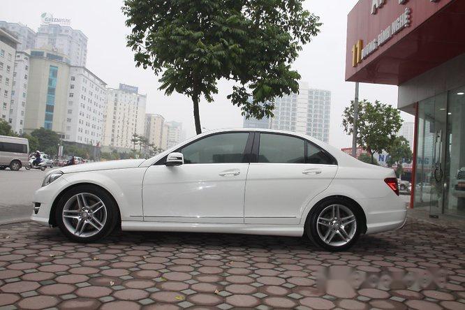 Mercedes-Benz C class C300 2012 - Cần bán gấp Mercedes C300 sản xuất 2012, màu trắng