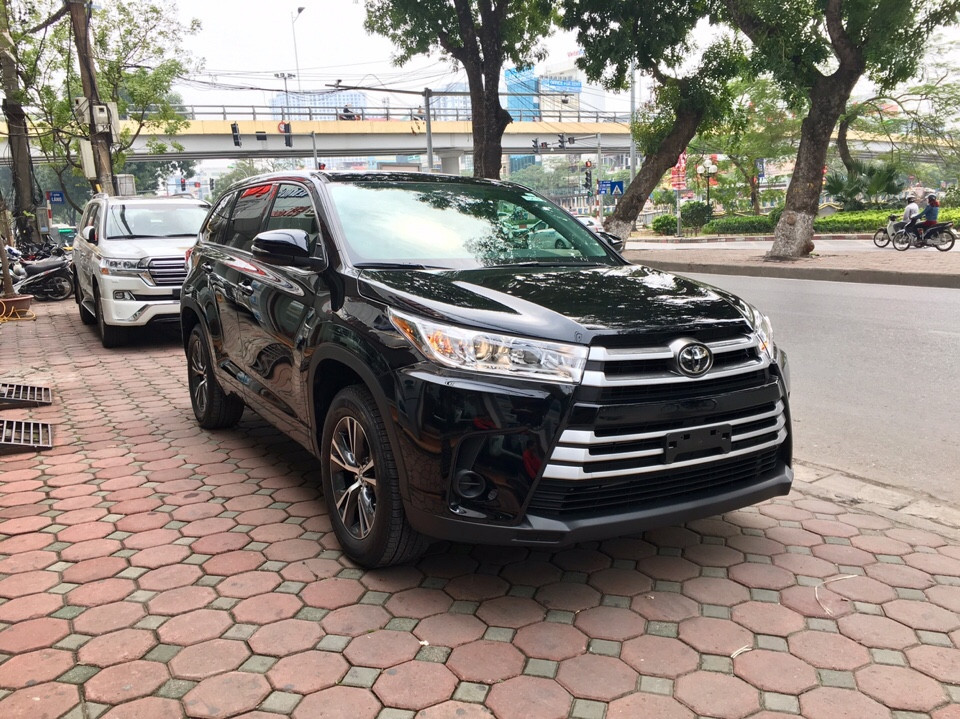 Toyota Highlander LE 2018 - Bán xe Toyota Highlander LE năm 2018, màu đen, màu đỏ nhập khẩu Mỹ