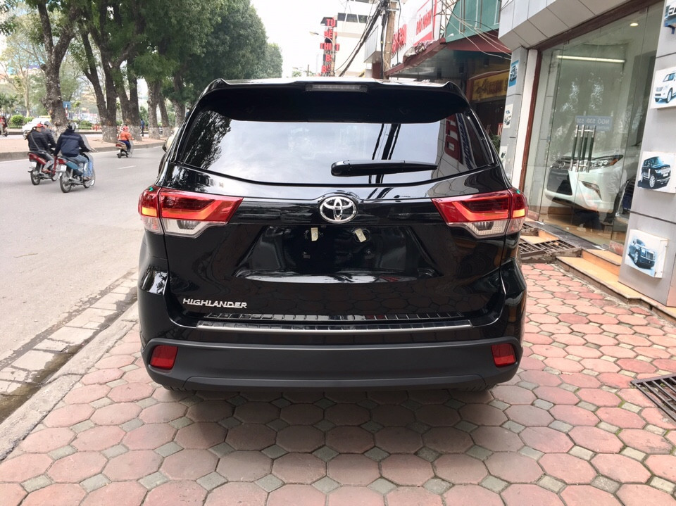 Toyota Highlander LE 2018 - Bán xe Toyota Highlander LE năm 2018, màu đen, màu đỏ nhập khẩu Mỹ