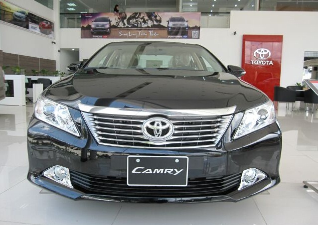 Toyota Camry 2.0E 2017 - Bán Camry 2.0E giá tốt, tặng phụ kiện chính hãng, hỗ trợ trả góp lãi suất thấp, xe giao ngay