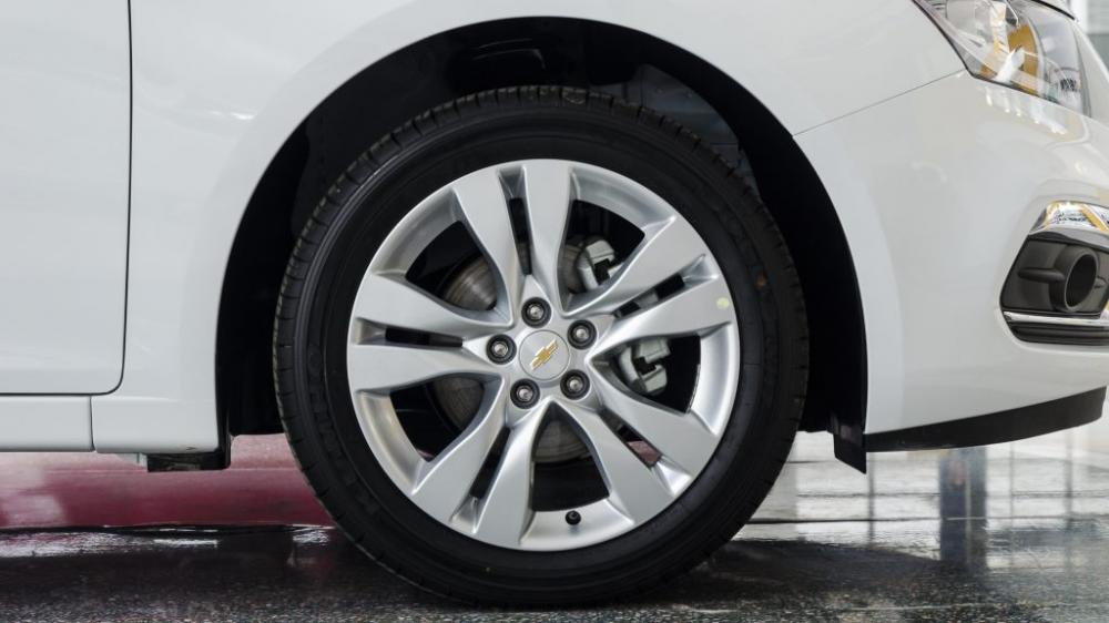 Chevrolet Cruze 1.8 AT  2018 - Bán Chevrolet Cruze 1.8 số tự động, đủ màu giao ngay. Hỗ trợ trả góp ngân hàng lãi suất thấp nhất, thủ tục nhanh gọn
