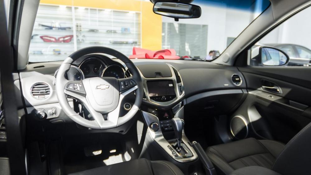 Chevrolet Cruze 1.8 AT  2018 - Bán Chevrolet Cruze 1.8 số tự động, đủ màu giao ngay. Hỗ trợ trả góp ngân hàng lãi suất thấp nhất, thủ tục nhanh gọn