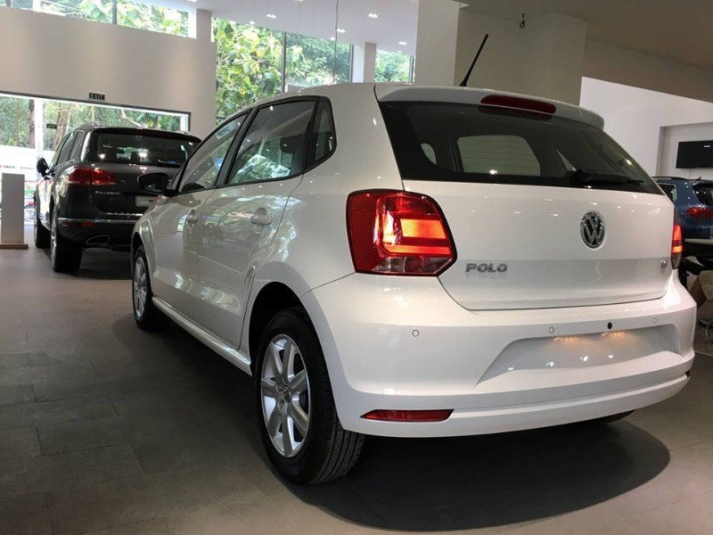 Volkswagen Polo 2017 - Bán ô tô Volkswagen Polo sản xuất 2017, màu trắng, nhập khẩu nguyên chiếc giá cạnh tranh