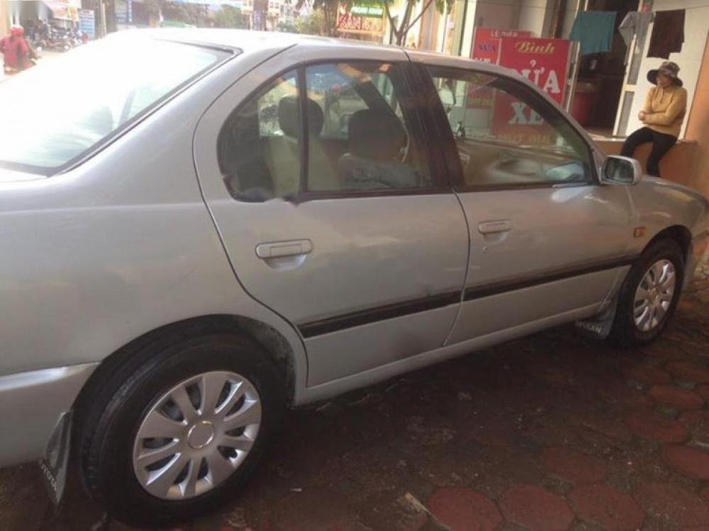 Nissan Primera 1993 - Cần bán xe Nissan Primera đời 1993, màu bạc, nhập khẩu nguyên chiếc, giá tốt